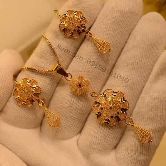 Fancy Flower Design Gold Plated Necklace Set